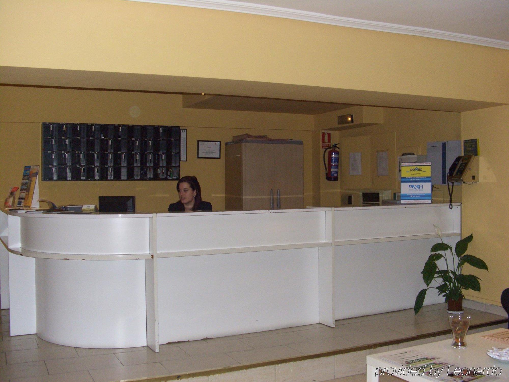 Euromadrid Hostel Exterior photo