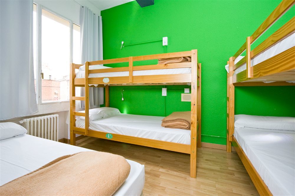 Euromadrid Hostel Exterior photo
