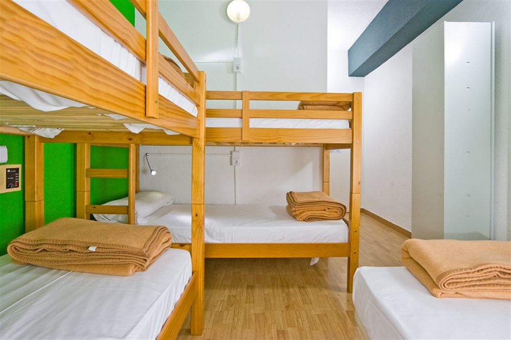 Euromadrid Hostel Exterior photo