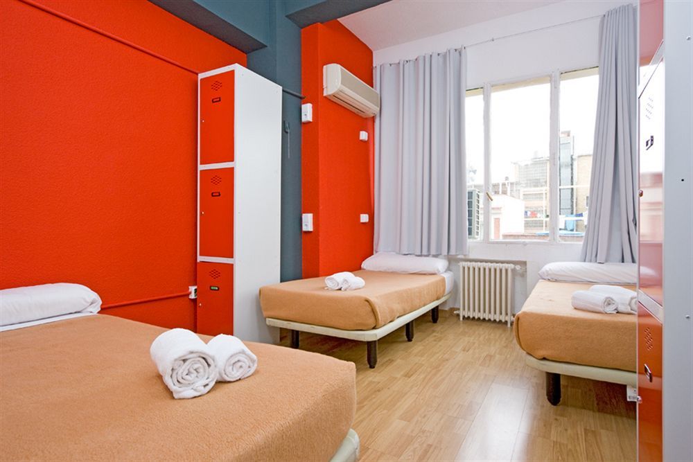 Euromadrid Hostel Exterior photo