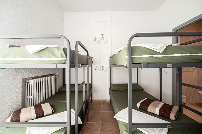 Euromadrid Hostel Exterior photo