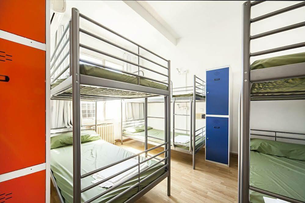 Euromadrid Hostel Exterior photo
